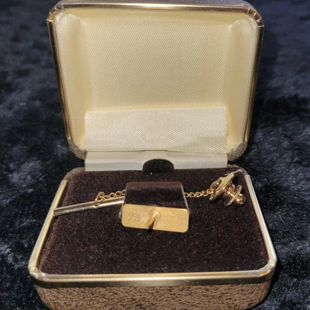 1/5 10K Gold Vintage "Fisher" Lapel Pin - Picture 6 of 7